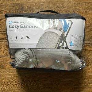 UPPAbaby Cozy Ganoosh in light gray